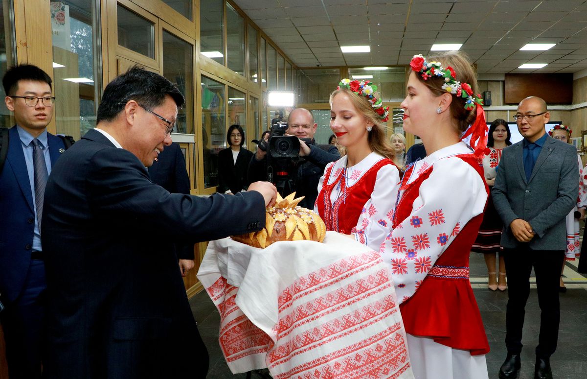 В БрГУ имени Пушкина открыли кабинет китайского языка в рамках визита делегации из Аньхойского университета