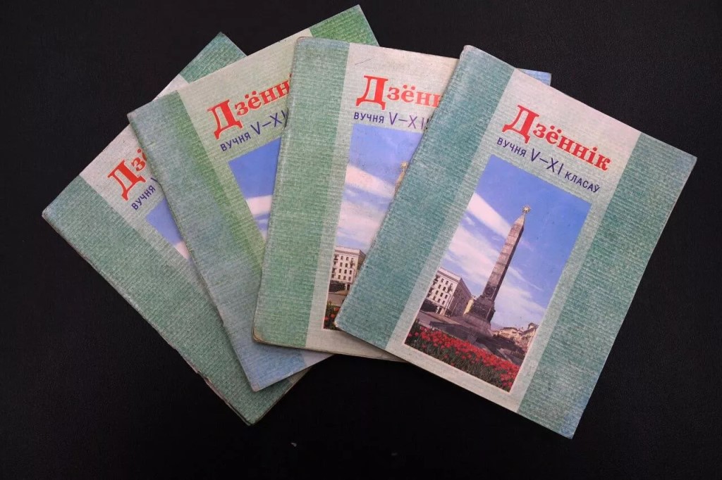 Дневники из прошлого: как менялся главный документ школьника последние 40 лет