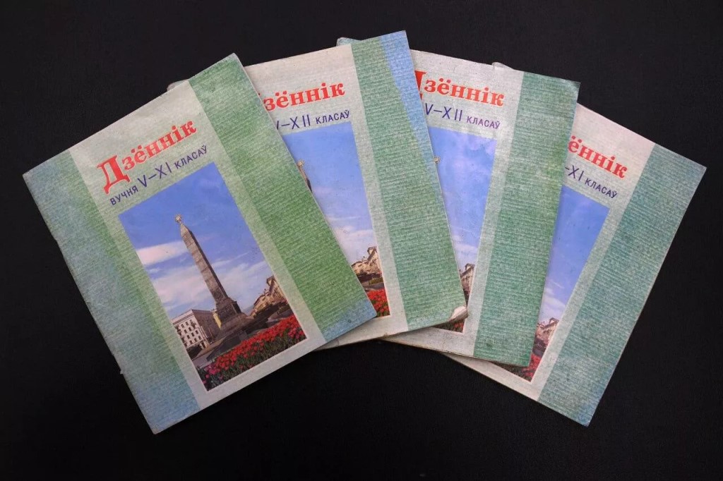 Дневники из прошлого: как менялся главный документ школьника последние 40 лет