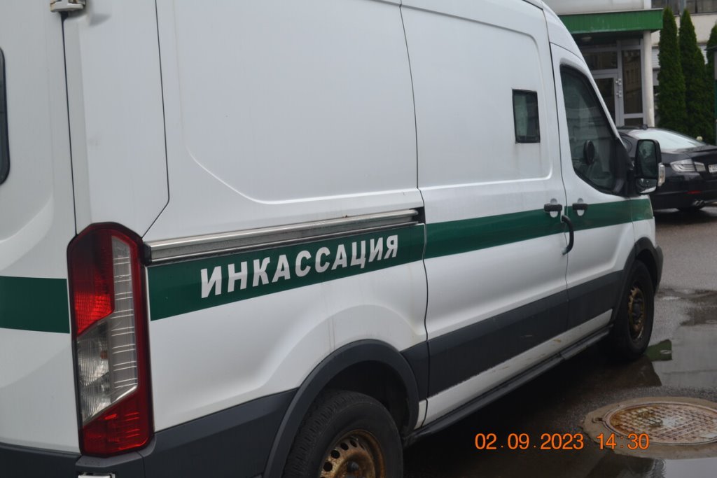 В Беларуси продают 25 инкассаторских машин. Вот сколько за них просят