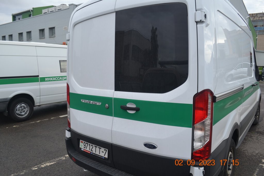 В Беларуси продают 25 инкассаторских машин. Вот сколько за них просят