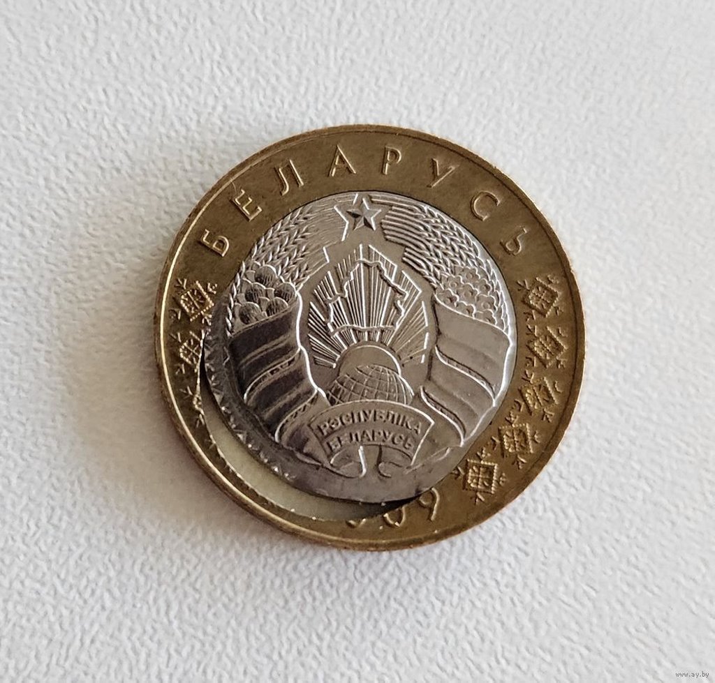 Такая монета стоит 225 рублей. И ее можно найти в сдаче