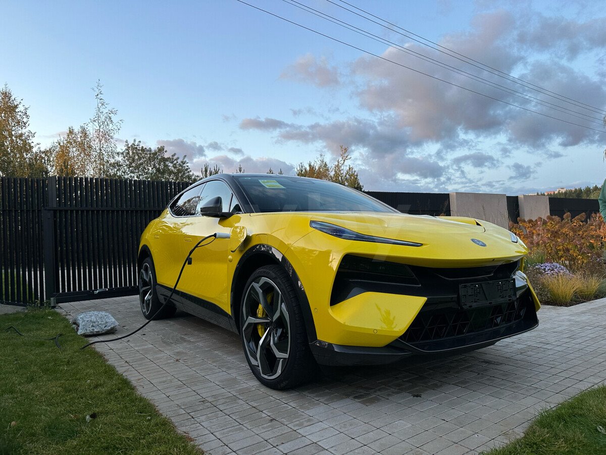 Лучшая модель Lotus на деньги Geely — вот сколько она стоит в Беларуси