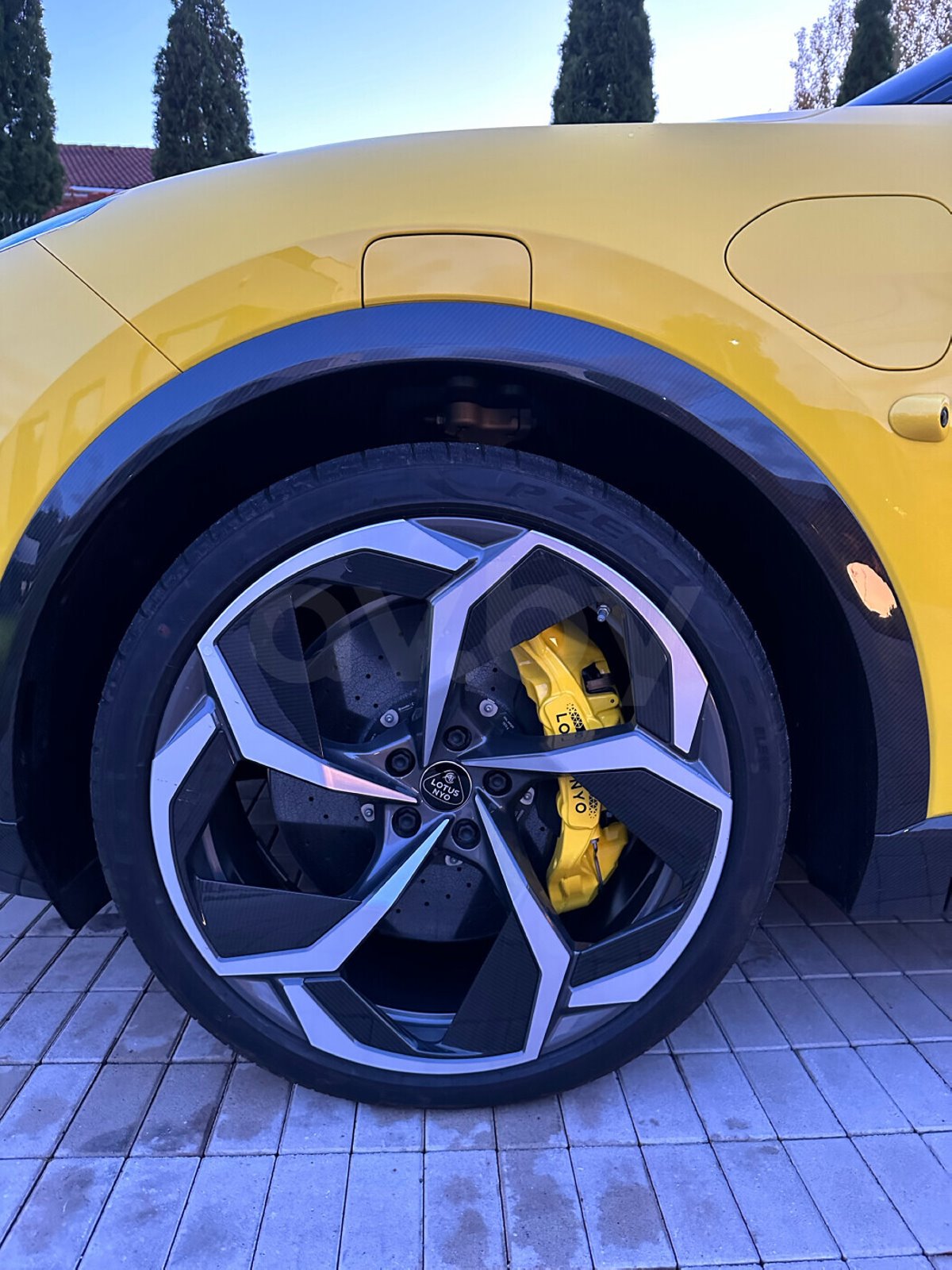 Лучшая модель Lotus на деньги Geely — вот сколько она стоит в Беларуси