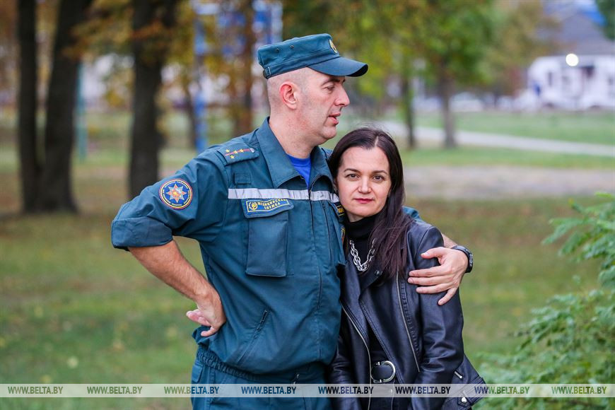 «Дочь родилась в день первого дежурства». Врач из Бреста о службе в МЧС и воспитании себя в отцовстве