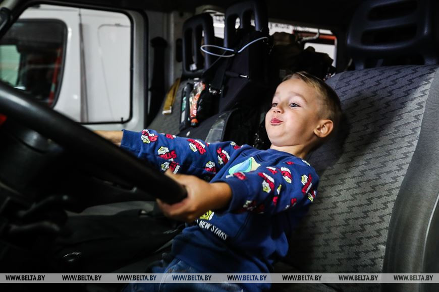 «Дочь родилась в день первого дежурства». Врач из Бреста о службе в МЧС и воспитании себя в отцовстве