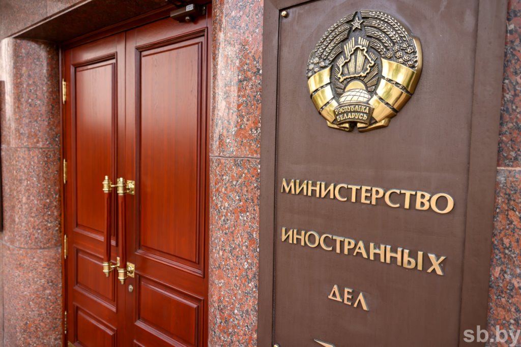 «Карта поляка» в семье и проверка на полиграфе. За что сейчас белорусу не быть дипломатом