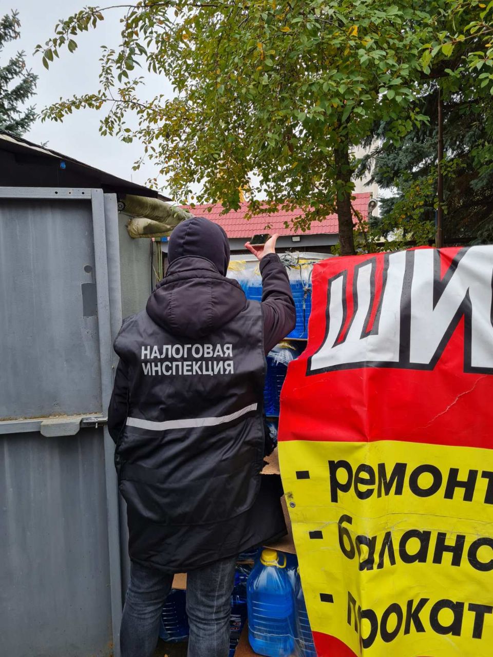 Налоговая проверила оптового поставщика «незамерзайки»: более 29 000 литров взялись непонятно откуда