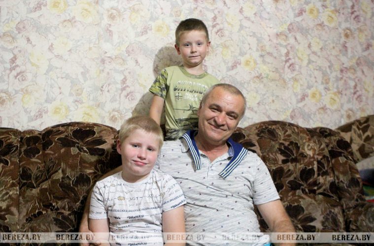 Отец-одиночка из Брестской области рассказал о воспитании своих сыновей