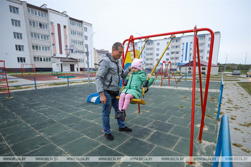 В Малорите отец в одиночку воспитывает трех дочерей и крошку-сына