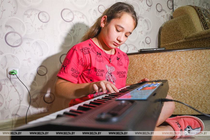 В Малорите отец в одиночку воспитывает трех дочерей и крошку-сына