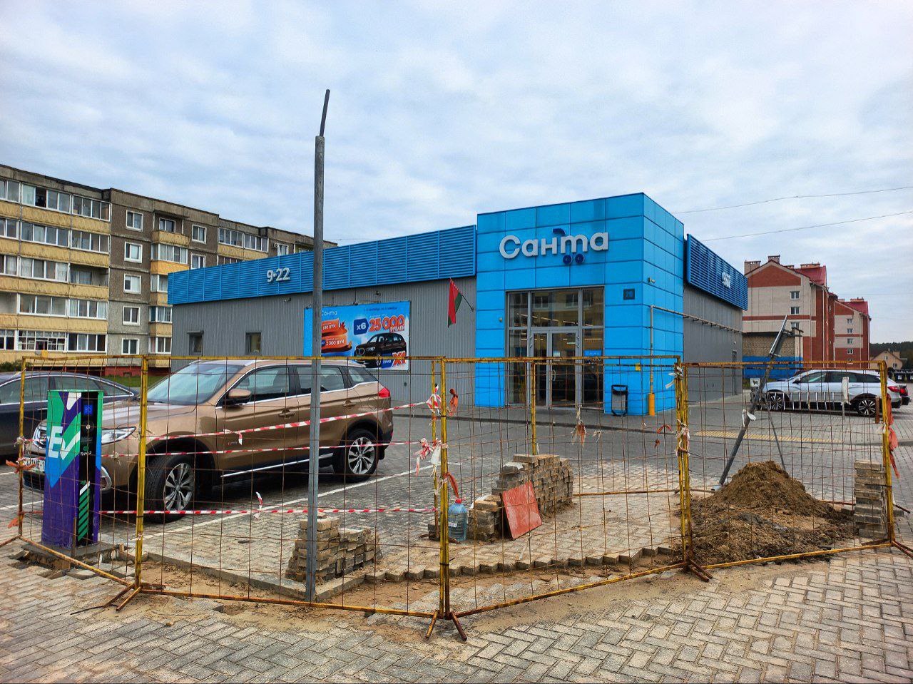 В Жабинке начали строительство первой электрической заправочной станции