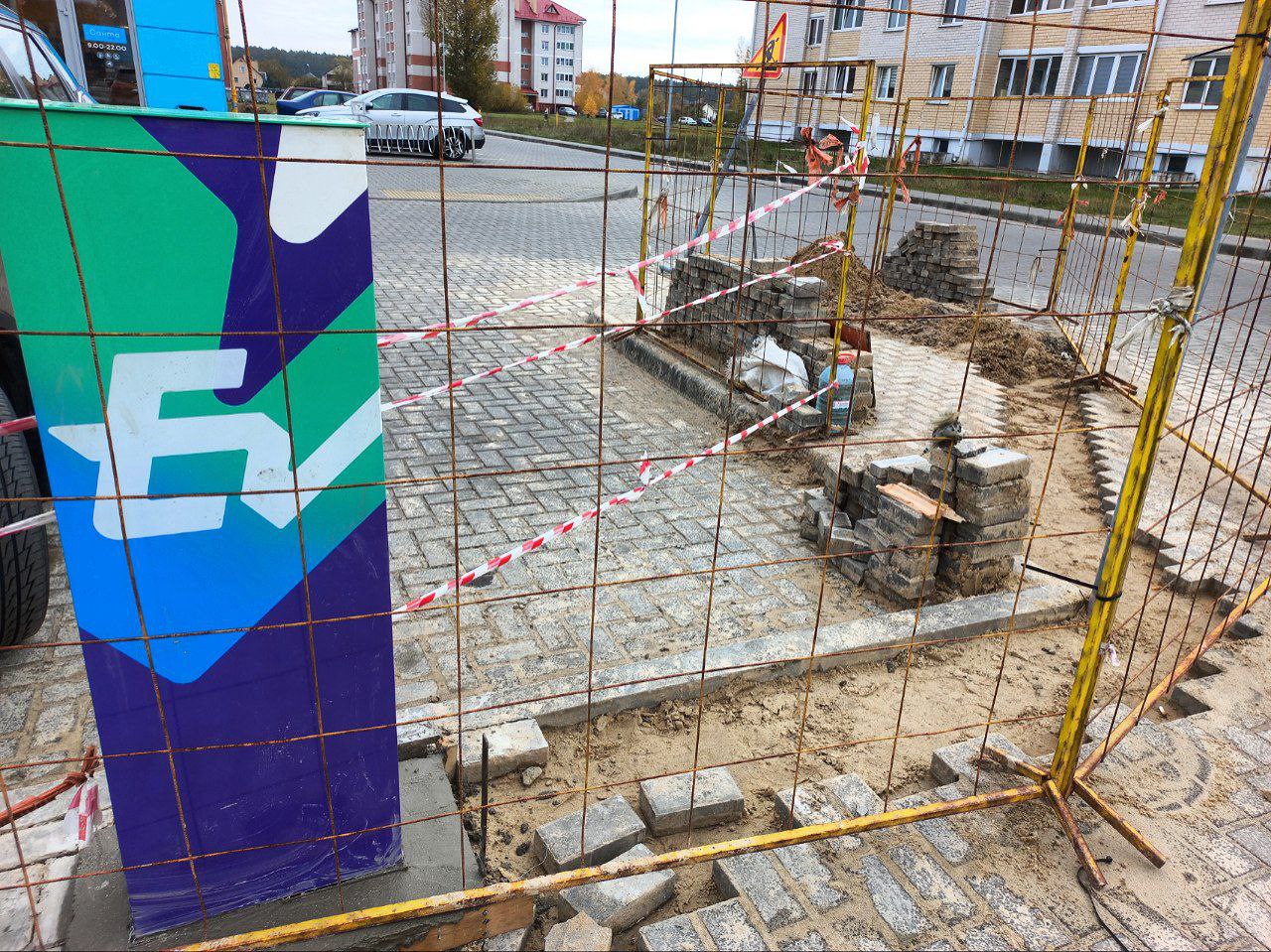 В Жабинке начали строительство первой электрической заправочной станции