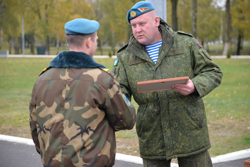 В Бресте около 200 десантников-срочников уволили в запас