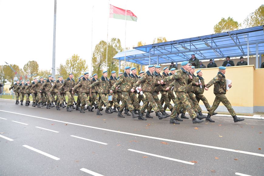 В Бресте около 200 десантников-срочников уволили в запас