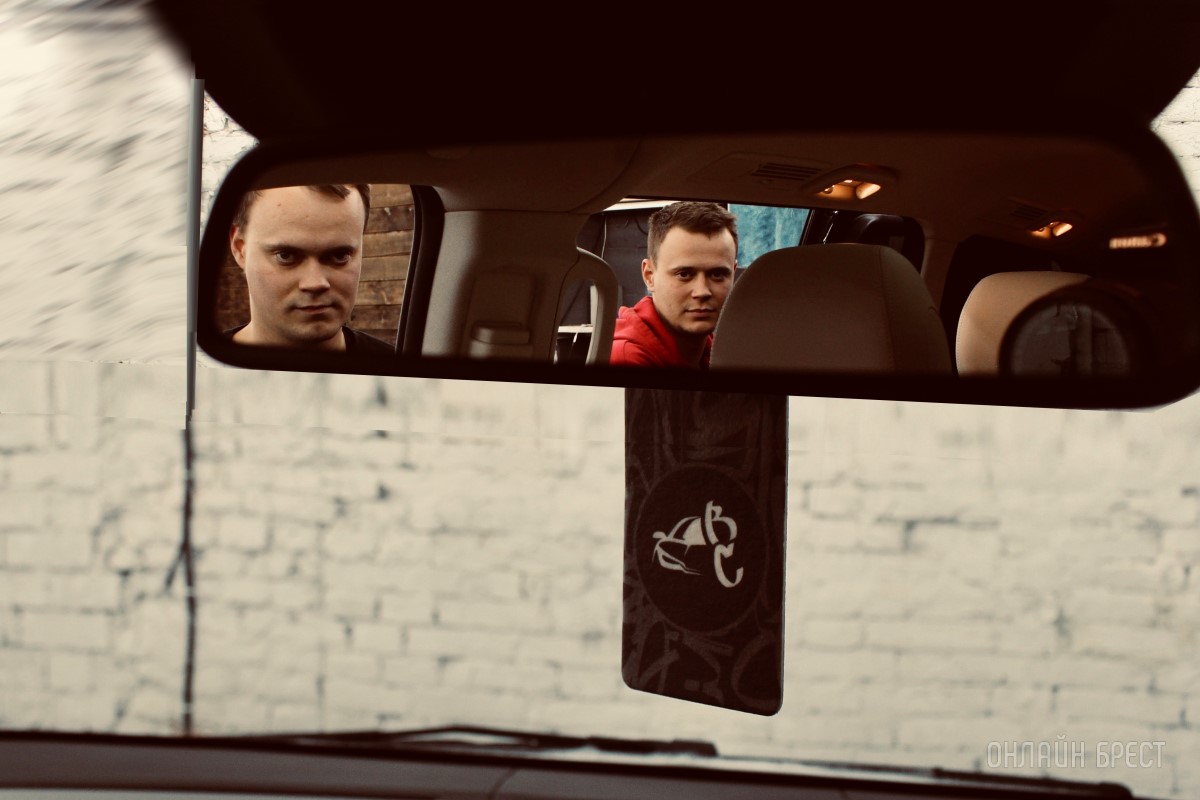 На проспекте Машерова, 50 в Бресте производят первоклассную химчистку авто и полировку фар по доступным ценам. Чернение шин от BROCAR в подарок!