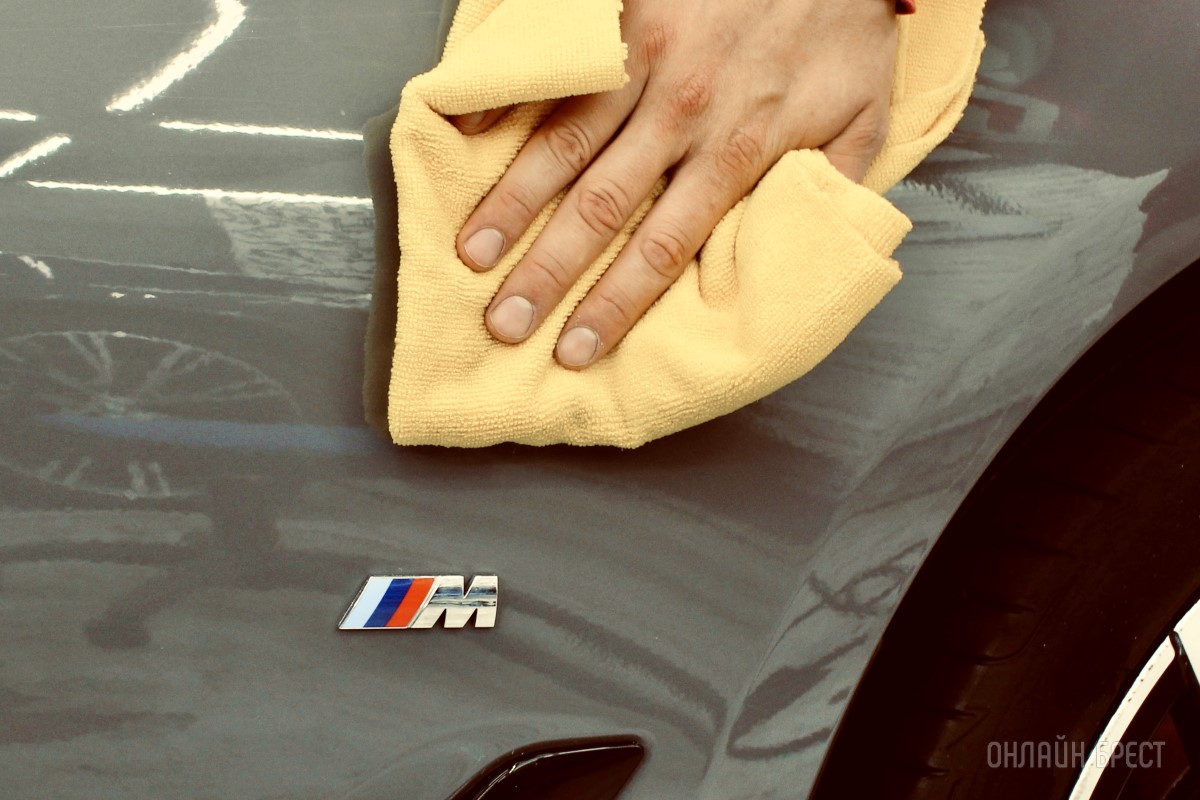 На проспекте Машерова, 50 в Бресте производят первоклассную химчистку авто и полировку фар по доступным ценам. Чернение шин от BROCAR в подарок!