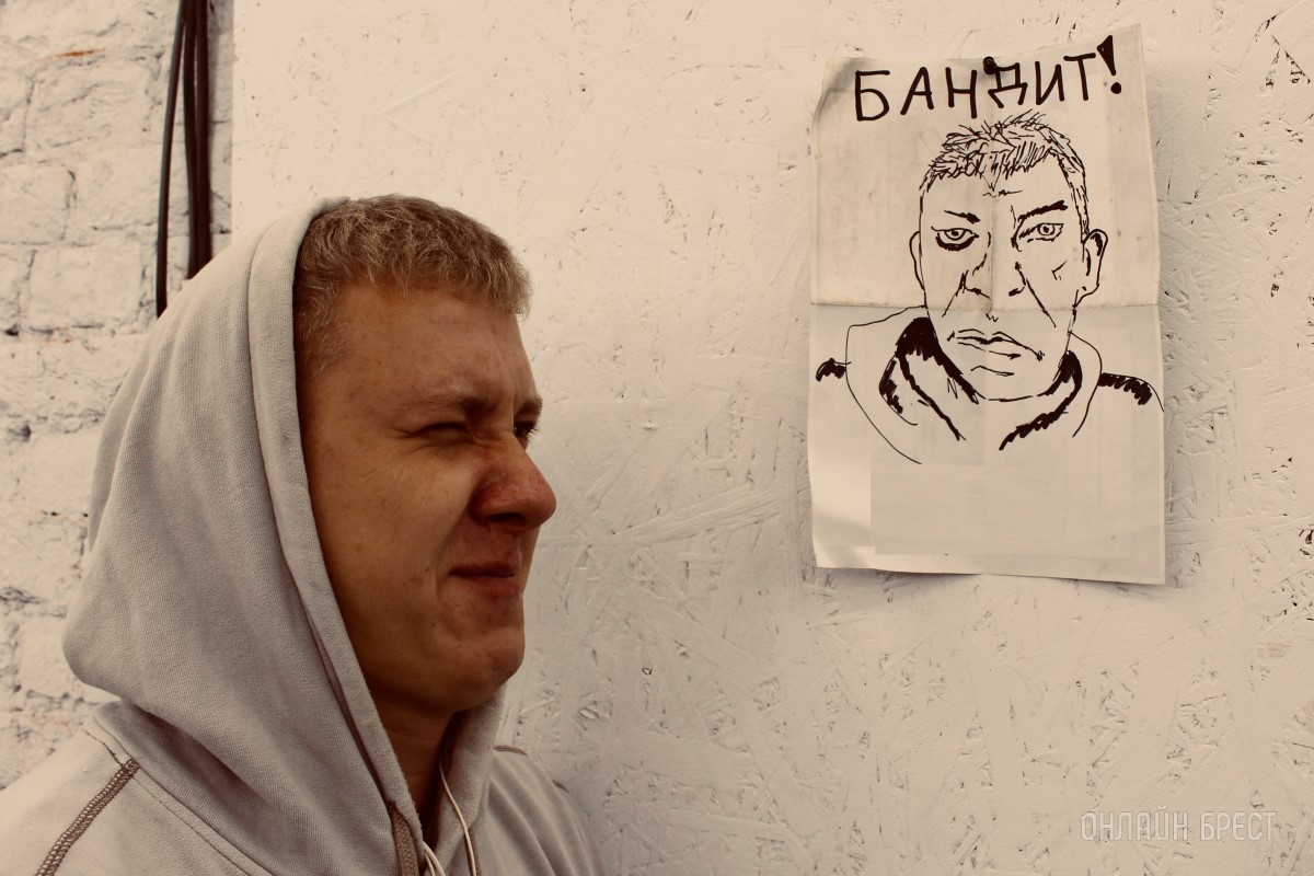 На проспекте Машерова, 50 в Бресте производят первоклассную химчистку авто и полировку фар по доступным ценам. Чернение шин от BROCAR в подарок!