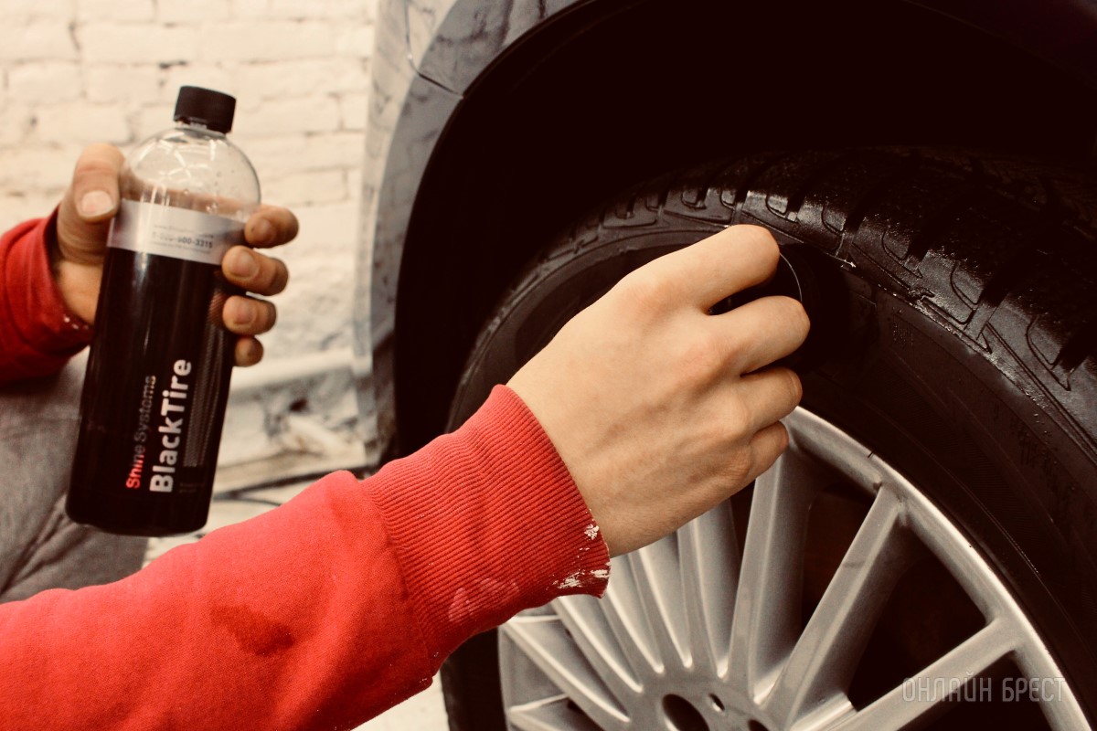 На проспекте Машерова, 50 в Бресте производят первоклассную химчистку авто и полировку фар по доступным ценам. Чернение шин от BROCAR в подарок!