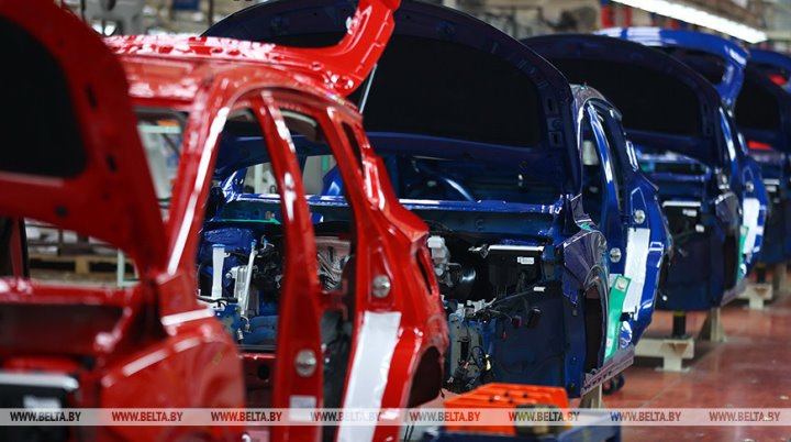 Создать свой двигатель и местный электромобиль. Как меняется автомобильный рынок в Беларуси в новых условиях?