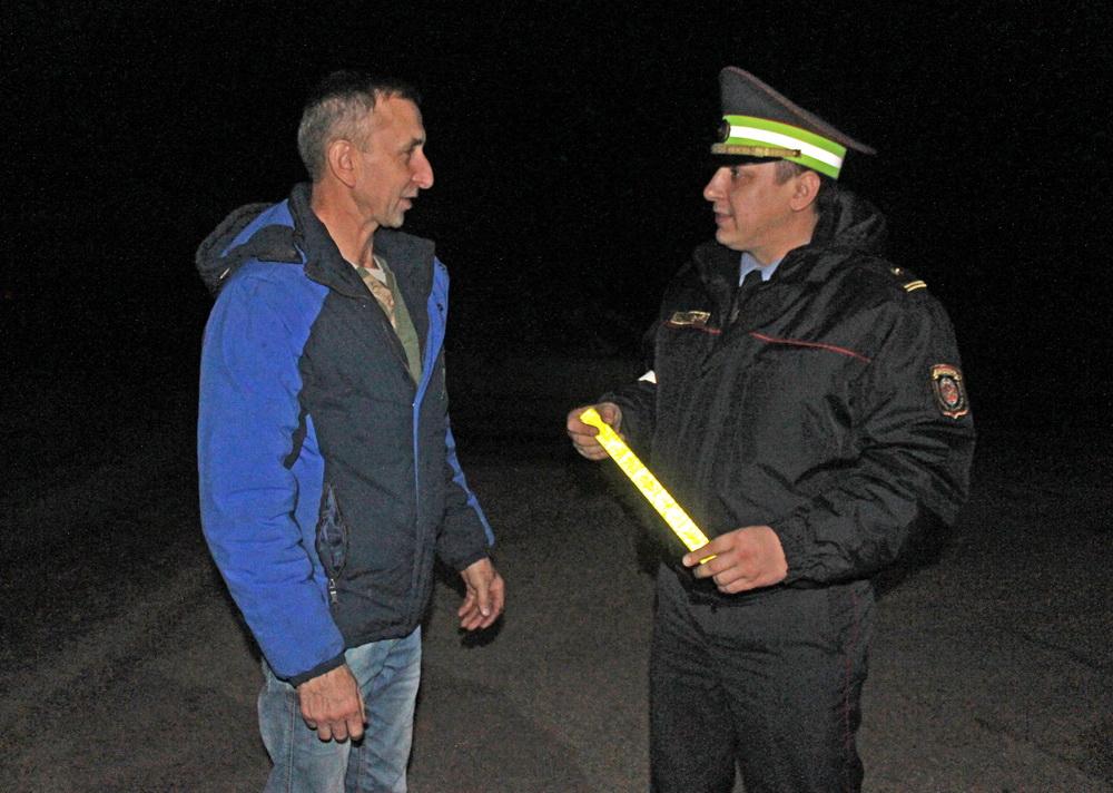 В ГАИ проверили, сколько водителей остановятся рядом с лежащим на обочине человеком. Результат вас удивит