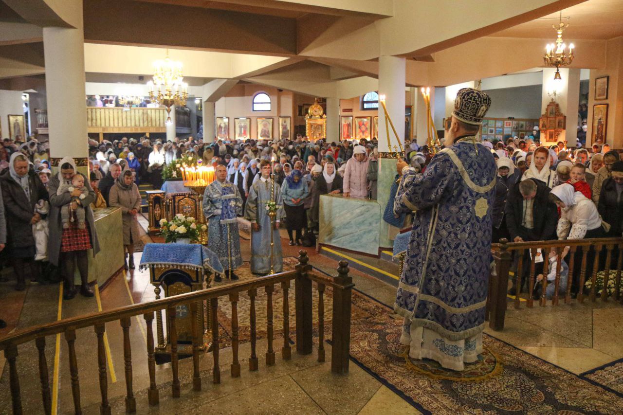 В Праздник Казанской иконы Божией Матери состоялся престольный праздник нижнего храма собора Воскресения Христова в Бресте