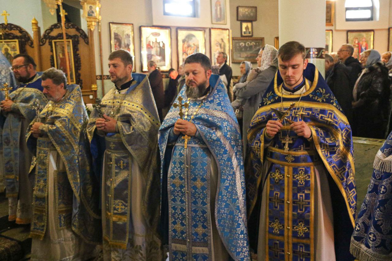 В Праздник Казанской иконы Божией Матери состоялся престольный праздник нижнего храма собора Воскресения Христова в Бресте