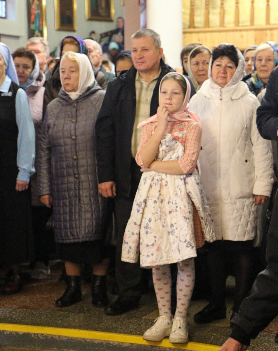 В Праздник Казанской иконы Божией Матери состоялся престольный праздник нижнего храма собора Воскресения Христова в Бресте
