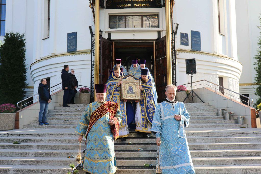 В Праздник Казанской иконы Божией Матери состоялся престольный праздник нижнего храма собора Воскресения Христова в Бресте
