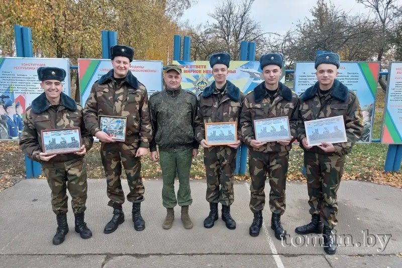 В Бресте проводили в запас воинов-зенитчиков
