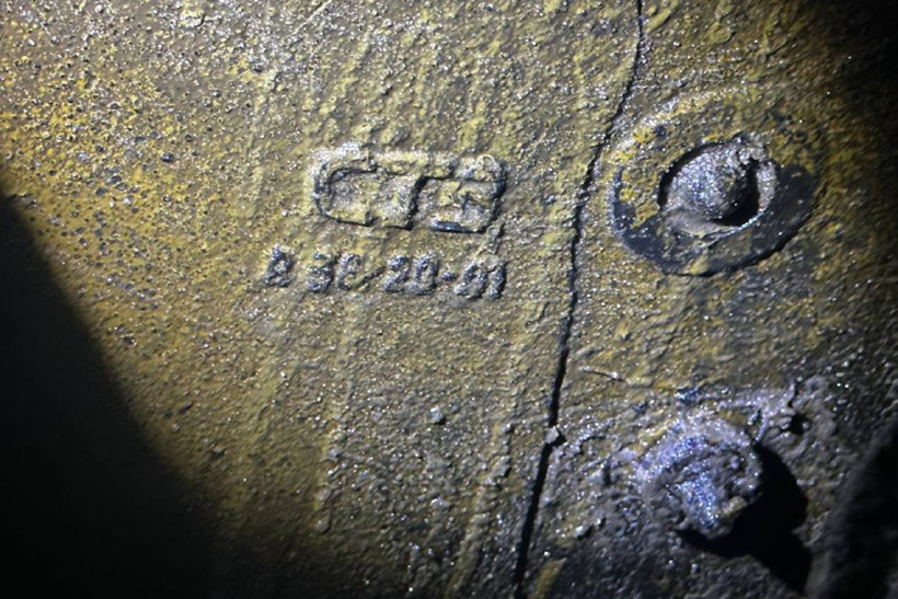 Этот тягач пролежал в реке в Гродненской области более 80 лет. Его вытянули наружу