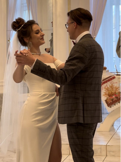 Сделал предложение однокласснице на крыше Исаакиевского собора. В Барановичах состоялось 888-е бракосочетание