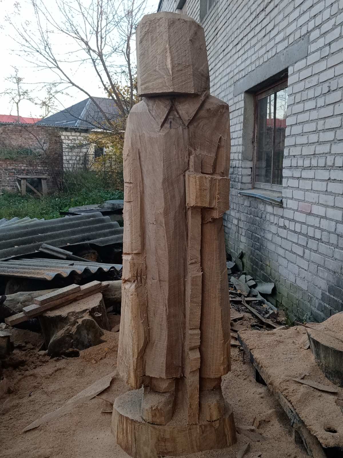 Мастер из Каменца вырезал Кузьмича из «Особенностей национальной охоты»