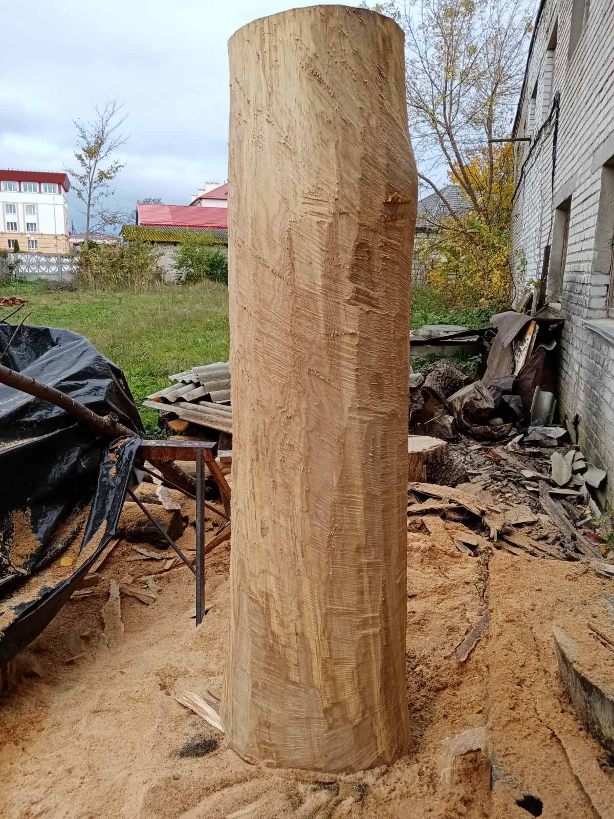 Мастер из Каменца вырезал Кузьмича из «Особенностей национальной охоты»