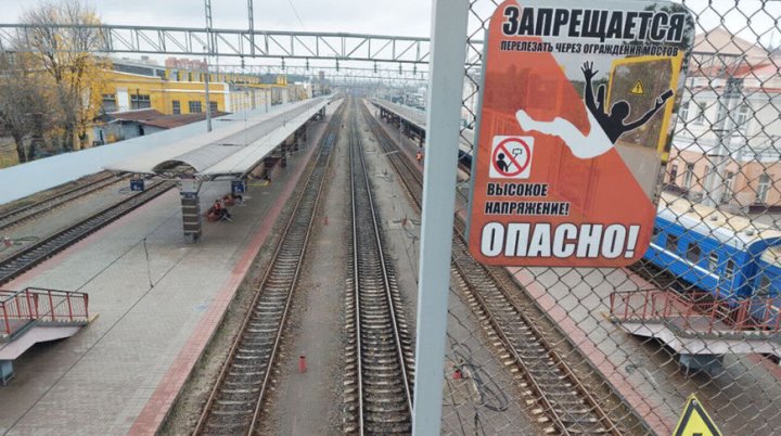 «Девушка на вопросы не отвечала и плакала». Рабочий завода спас несовершеннолетнюю, пытавшуюся спрыгнуть с моста