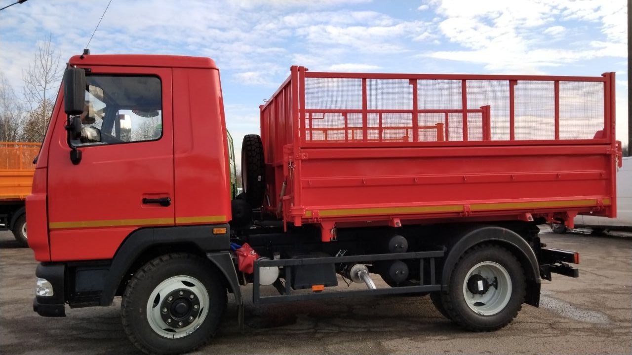 Два новых МАЗа переданы Пинскому аграрному колледжу