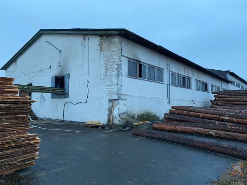 Цех распиловки древесины горел в Каменецком районе