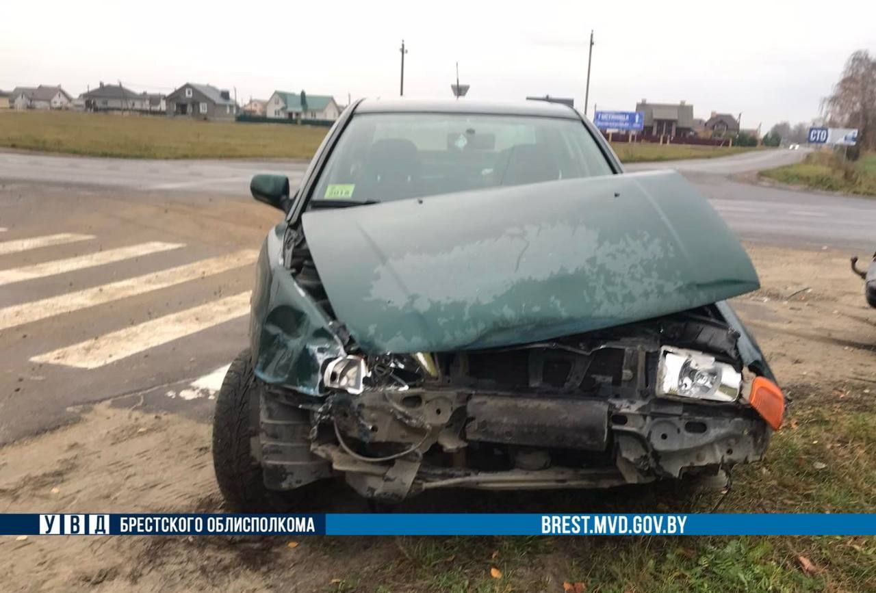 Возле Березы столкнулись легковушки