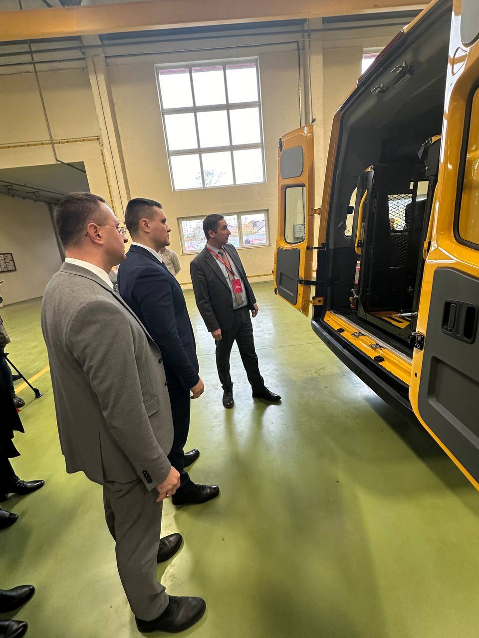 Состоялась торжественная церемония передачи специально оборудованного транспорта учреждениям образования Брестской области