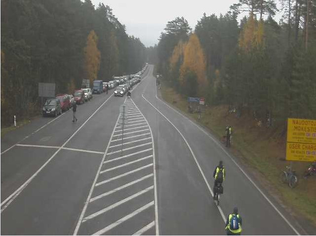 Очередные изменения? На литовской границе велосипедисты стоят в общей очереди с авто