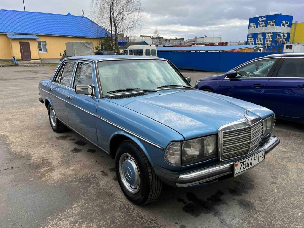 В Лиде восстановили Mercedes W123, а теперь продают. Вот во сколько мастер оценивает свой трехлетний труд