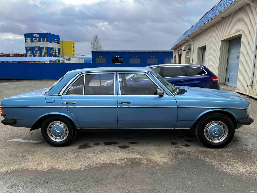 В Лиде восстановили Mercedes W123, а теперь продают. Вот во сколько мастер оценивает свой трехлетний труд