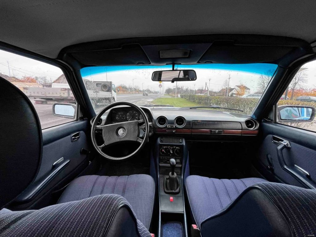 В Лиде восстановили Mercedes W123, а теперь продают. Вот во сколько мастер оценивает свой трехлетний труд