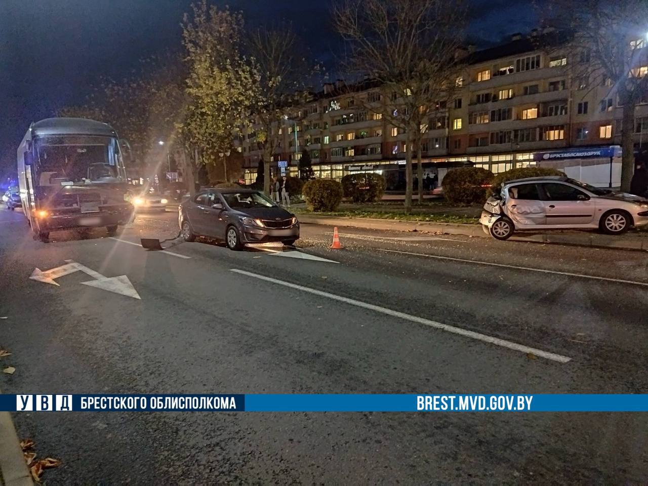 В Бресте в результате небезопасных маневров и скорости произошло два ДТП