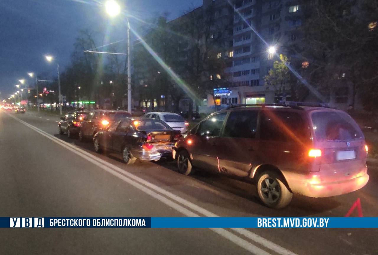 ДТП в Бресте с участием 4 автомобилей
