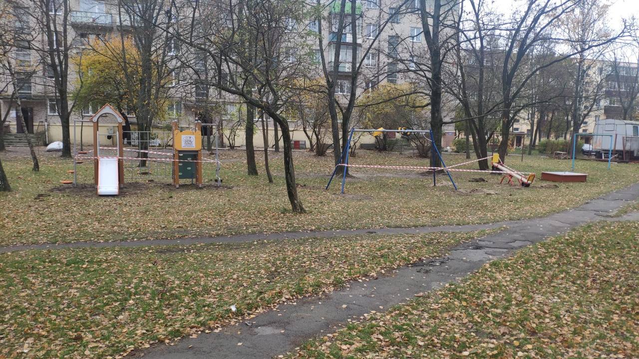 В Бресте на городских дворовых территориях установлены три новых игровых комплекса. За чей счет?