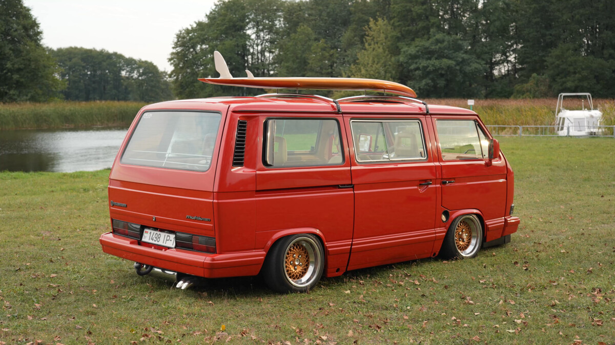 «Была курятником, закопанным по днище в землю». Как брестчанин восстанавливает Volkswagen T2 и Т3