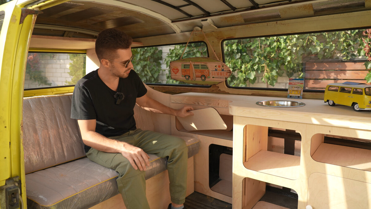 «Была курятником, закопанным по днище в землю». Как брестчанин восстанавливает Volkswagen T2 и Т3