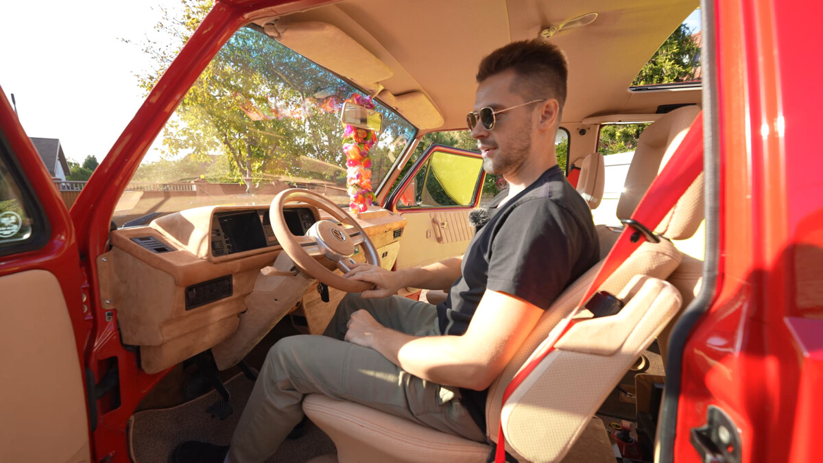 «Была курятником, закопанным по днище в землю». Как брестчанин восстанавливает Volkswagen T2 и Т3