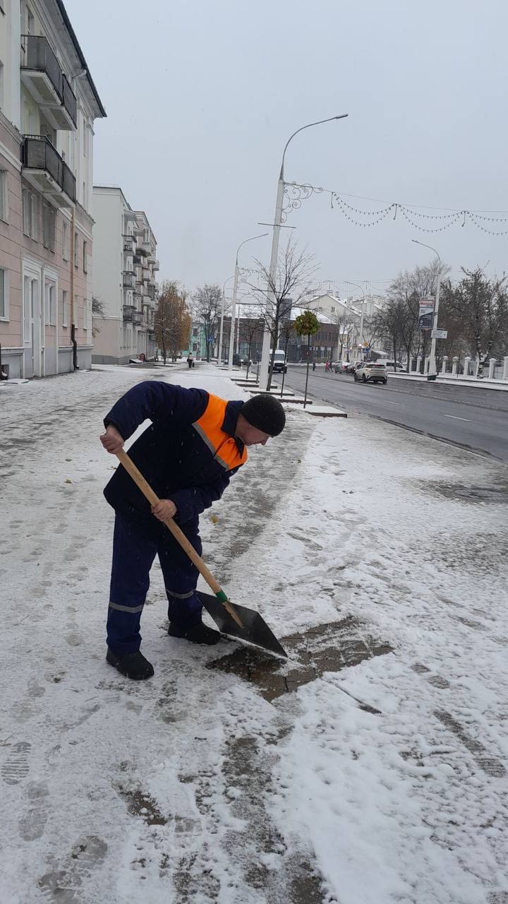 Коммунальные службы в усиленном режиме ведут работы по уборке города